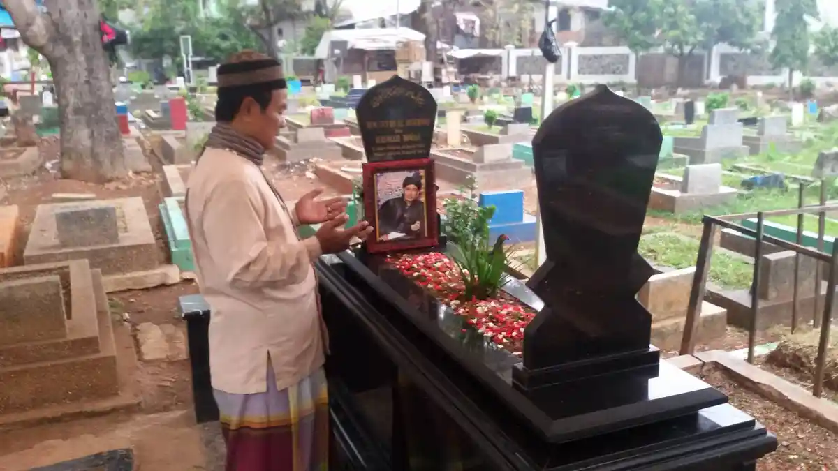 Meski Menjelang Ramadhan, Makam Uje Belum Seramai Tahun Lalu