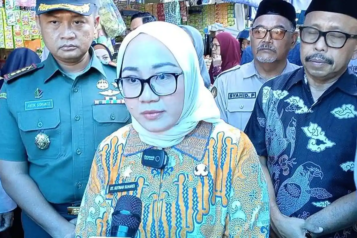 Bupati Mamuju Sutinah Ajak ASN Belanja di Pasar Lama Mamuju