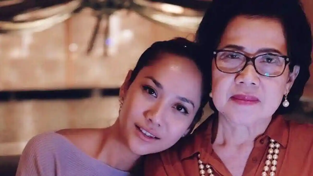 Potret Ibu BCL yang Jarang Disorot, Curi Perhatian karena Penampilannya yang Modis