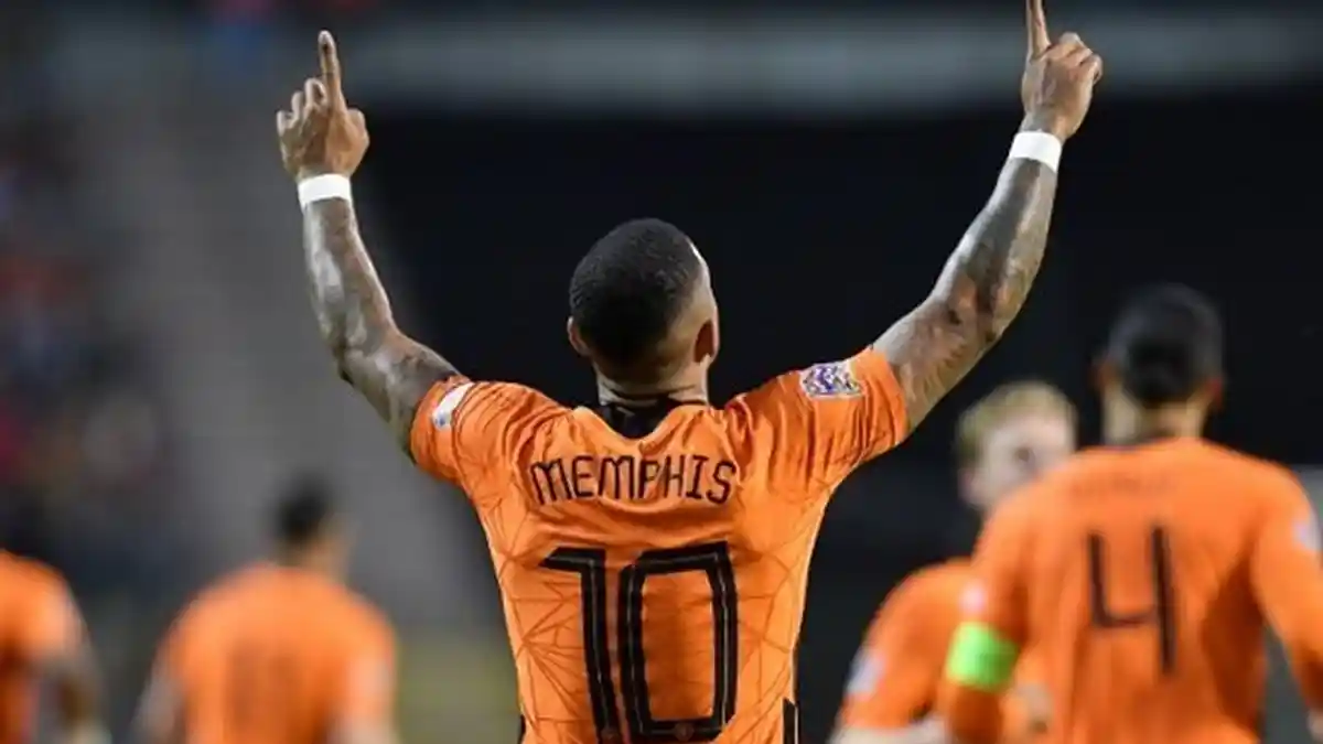 Kabar Buruk buat Barcelona, Jules Kounde dan Memphis Depay Terserang 'Virus FIFA'