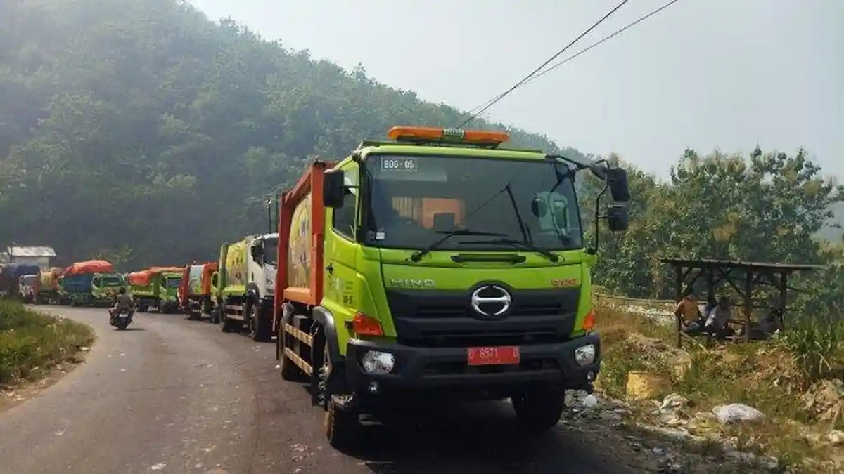 Kota Bandung Terancam Jadi Lautan Sampah, Warga Diminta Simpan Sampah di Rumah