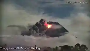 gunung-merapi-kembali-erupsi-minggu-pahing-1232023-mulai-pukul-0111-wib.jpg