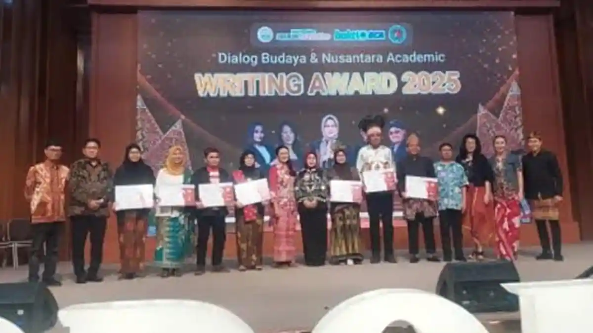 Mahasiswi UIN Walisongo Raih Penghargaan dalam Ajang Nusantara Academic Writing Award 2025