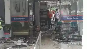 Olah-TKP-di-area-bekas-bangunan-Gedung-Apotek-Kimia-Farma-di-Surabaya-yang-terbakar.jpg