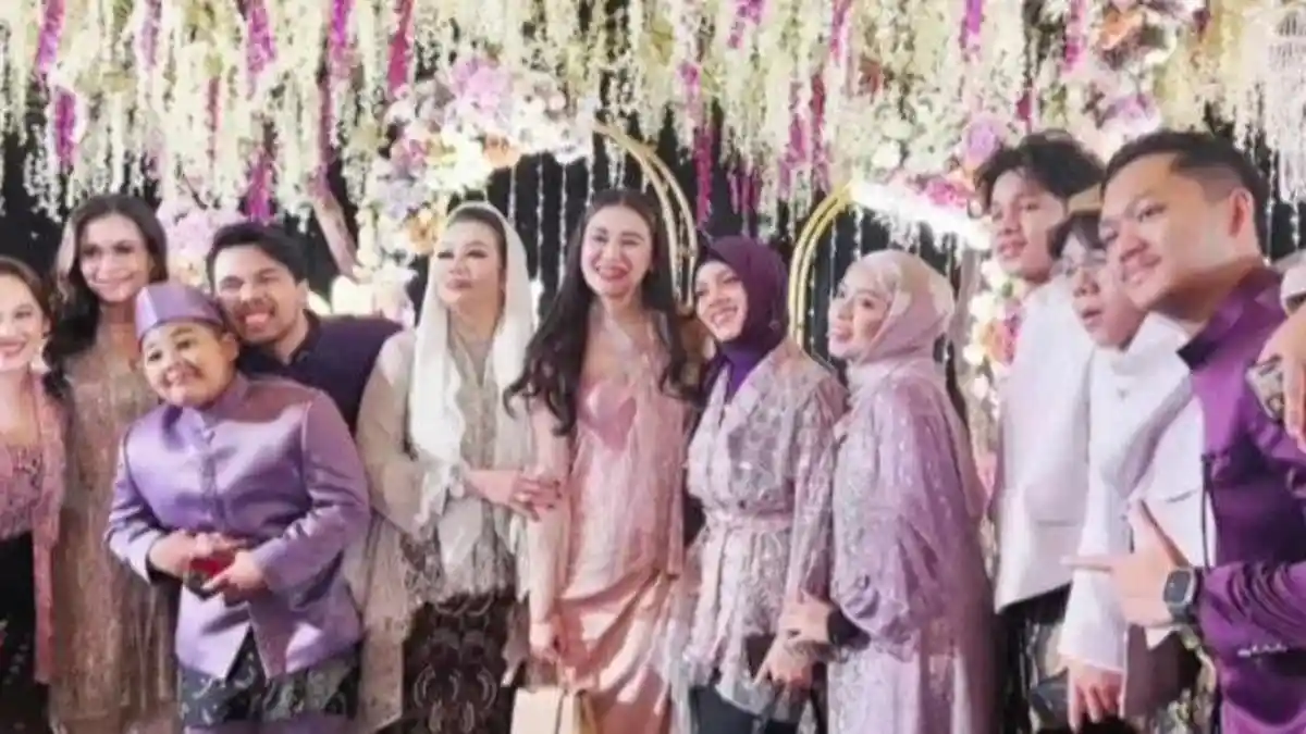 Aaliyah Massaid Bertemu Keluarga Thariq Halilintar di Mitoni Aurel, Akrab Ngobrol dengan Geni Faruk
