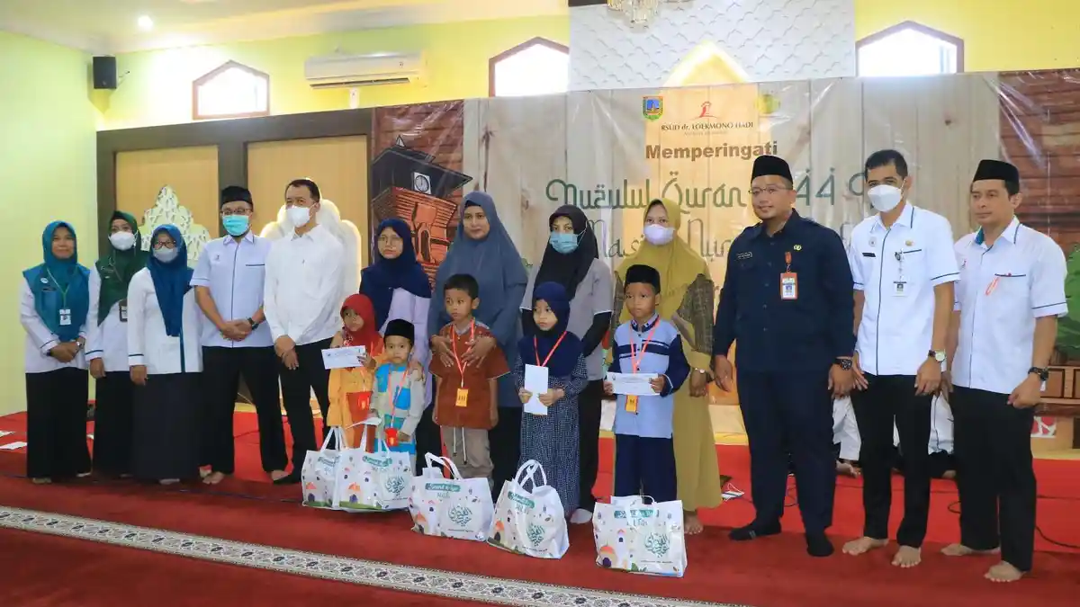 RSUD dr Loekmono Hadi Kudus Santuni 200 Anak Yatim dan Bagikan 140 Paket Sembako