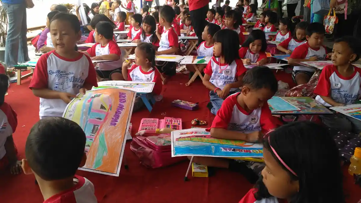 Serunya, Anak TK Lomba Lari Estafet Sambil Merangkai Ayat Al-Quran