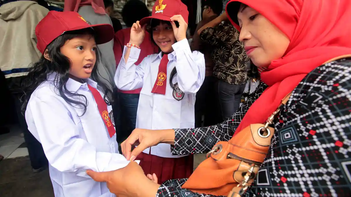 DPRD Surabaya Geram Masih Ada Sekolah Jual Seragam