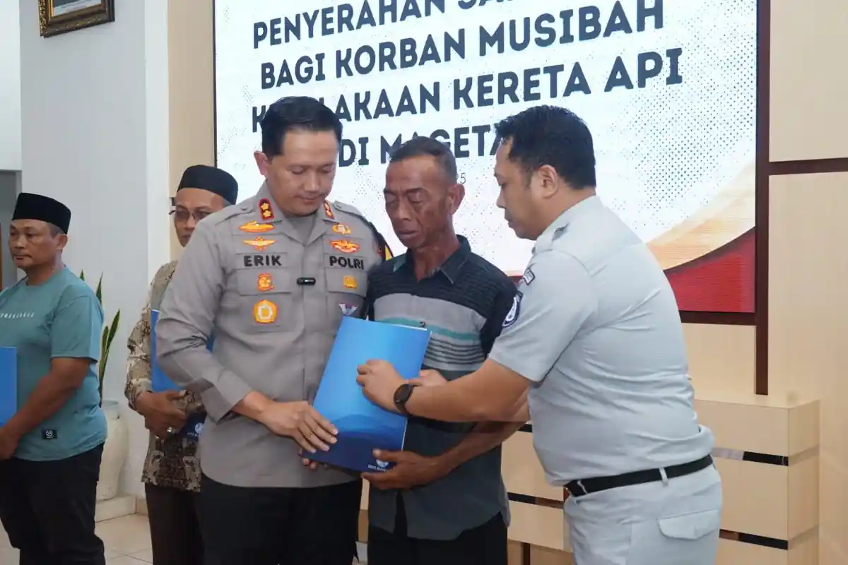 Haru, Keluarga Korban Kecelakaan Kereta Api Terima Santunan Dari Jasa Raharja