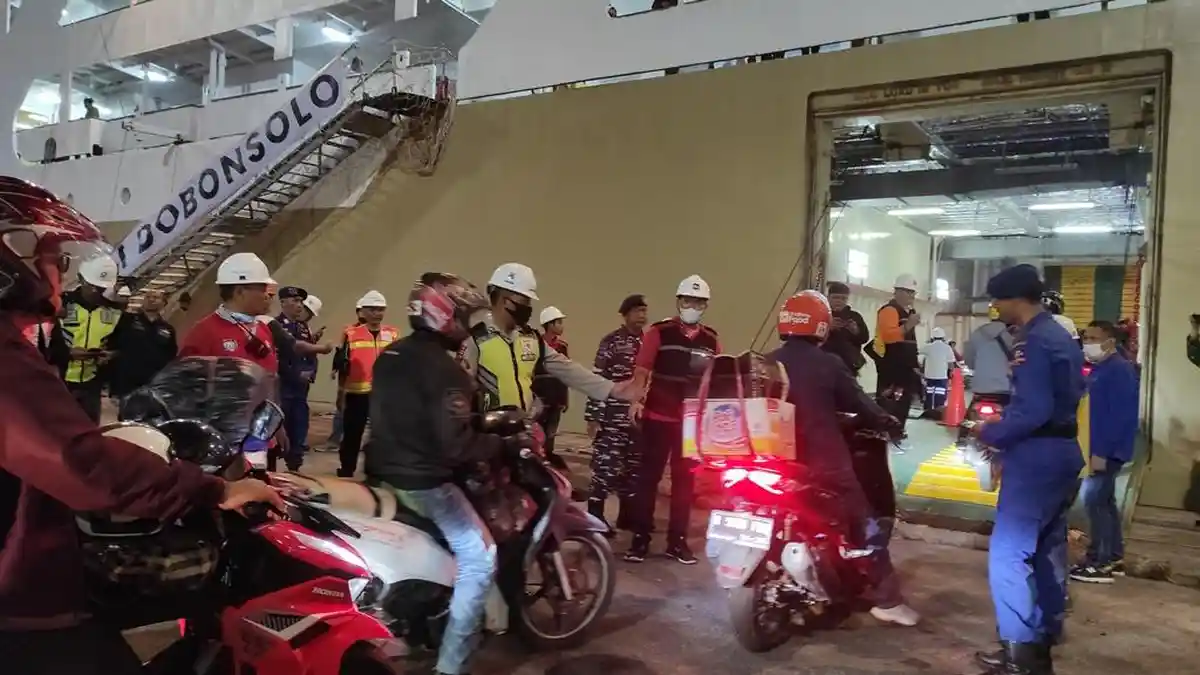 Arus Balik Mudik Lebaran 2023, KM Dobonsolo Angkut 192 Penumpang Gunakan Motor