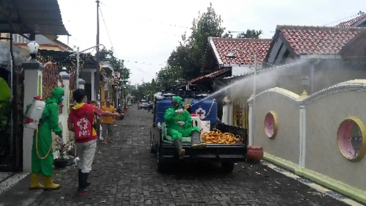 Covid-19 Meningkat PMI Kendal Layani Permintaan Penyemprotan Desinfektan