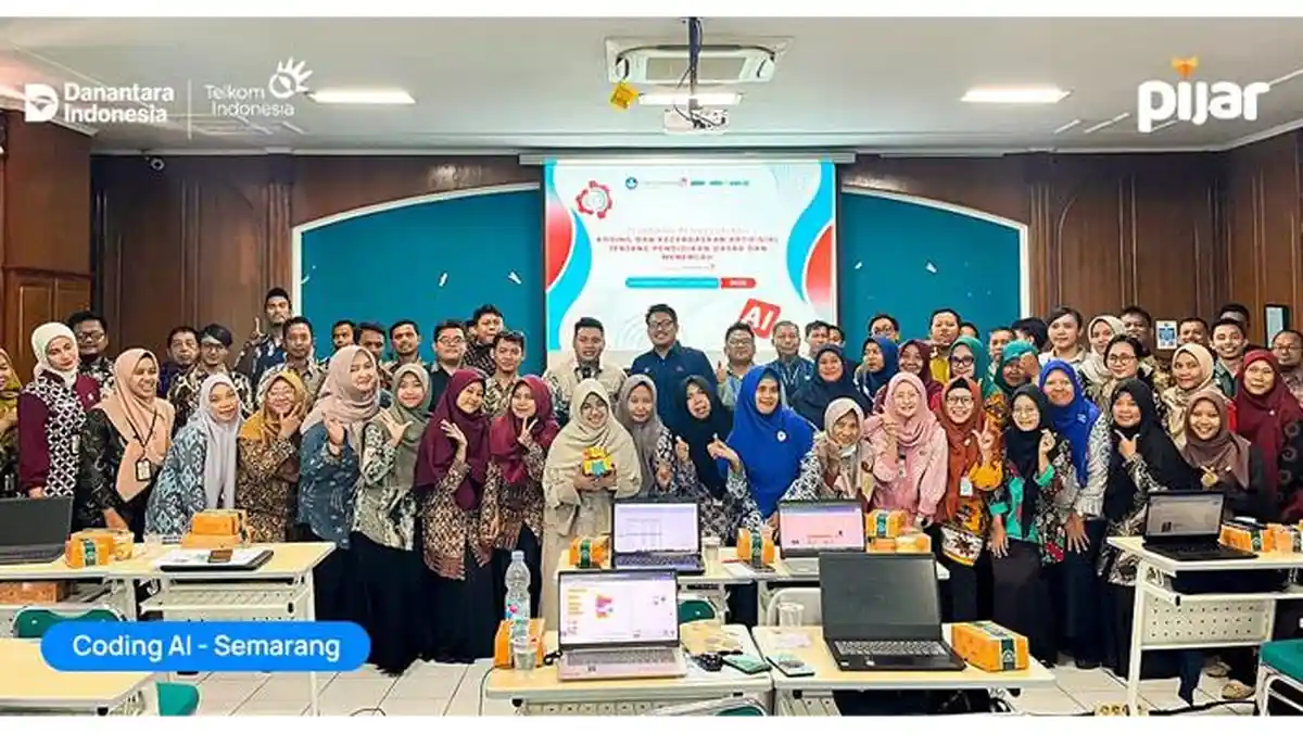 Digitalisasi Pendidikan: Telkom Dukung Pembelajaran Coding dan AI di Sekolah Berbagai Daerah