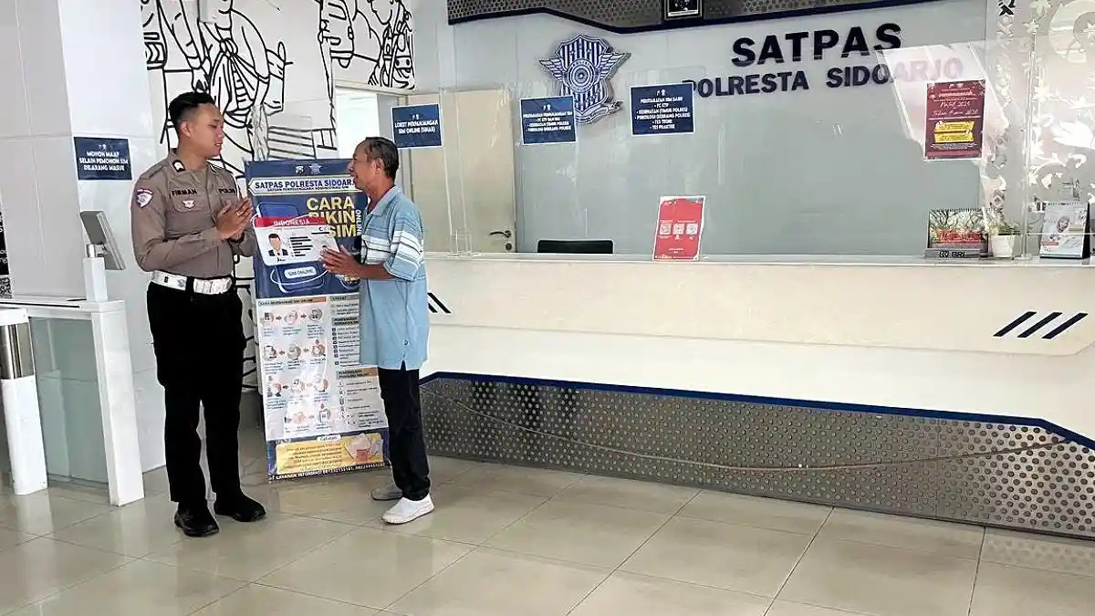 Kini Warga Sidoarjo Bisa Perpanjang SIM Lewat Hape,  Tanpa Antre dan Bebas Calo