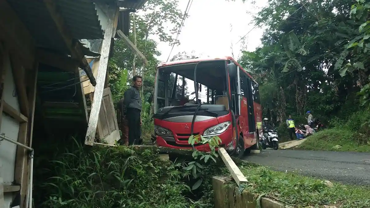 MENGERIKAN! Sopir BRT Trans Semarang Masih Saja Ugal-ugalan Ancam Keselamatan Masyarakat