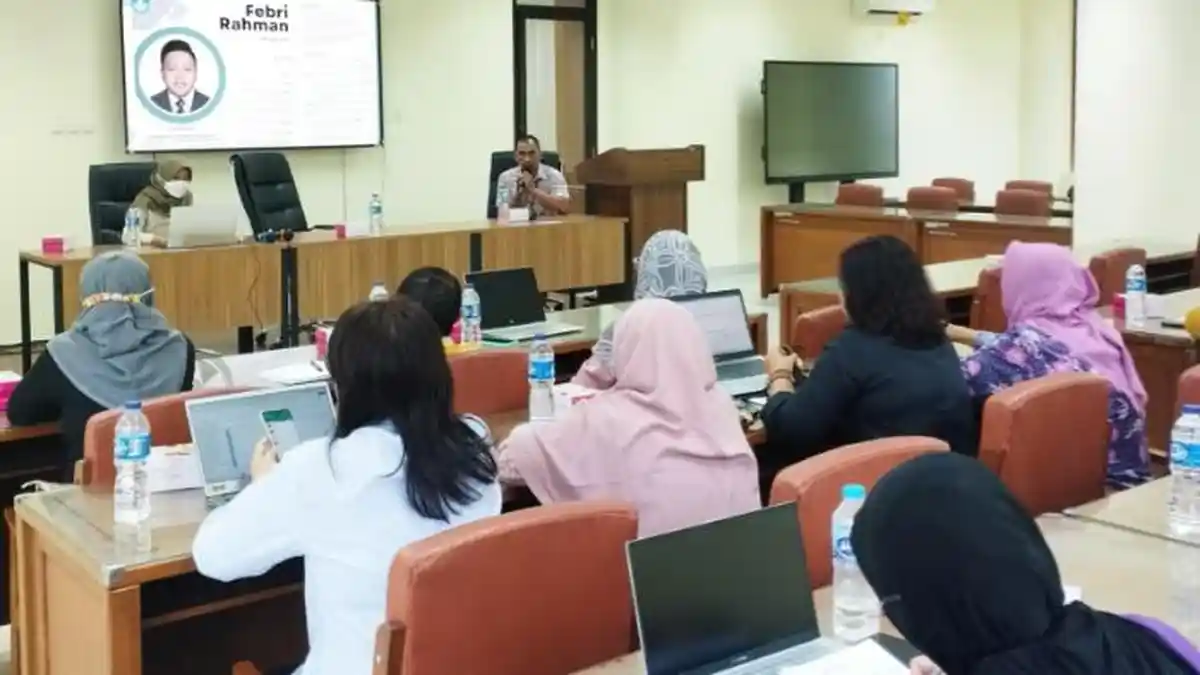 Tim PPKM USM Gelar Webinar Training of Trainer ToT Dosen Pendamping PKM 2024