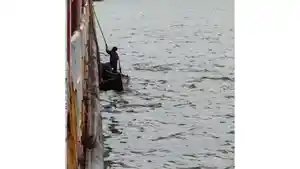 Pencurian-Sebuah-sampan-yang-dilakukan-oleh-empat.jpg