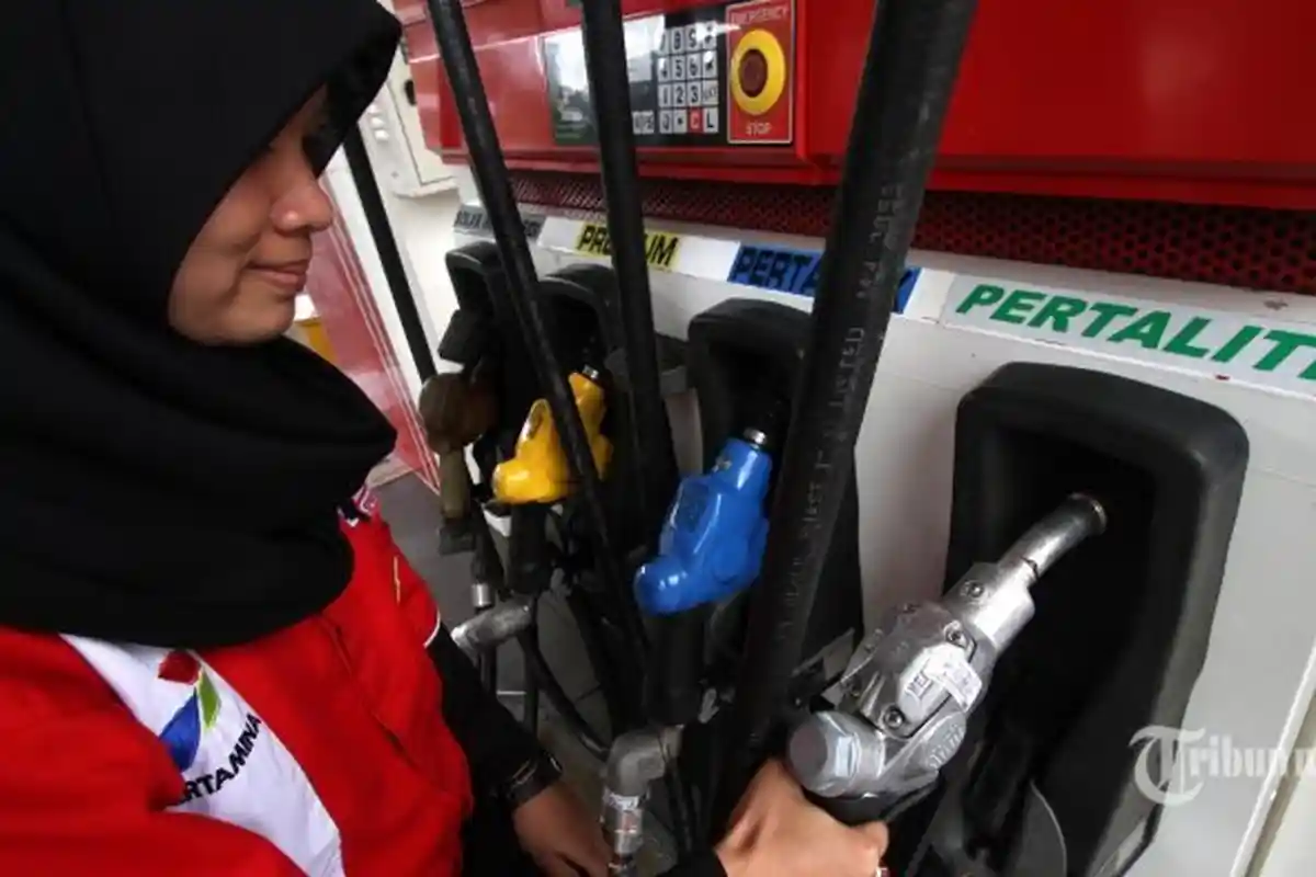 Wacana Mobil Mewah Wajib Pertamax, Pertamina Susun Aturan Beli Pertalite, Cek Harga BBM Hari Ini