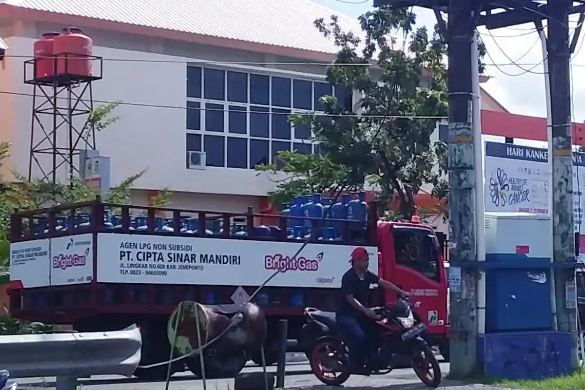 Kabel di Traffic Light Pengayoman Putus, Bahayakan Pengguna Jalan