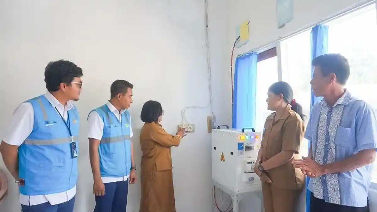 Dukung Digitalisasi, PLN Terangi TK Negeri Praioda Sumba Timur Dengan Listrik Tenaga Surya