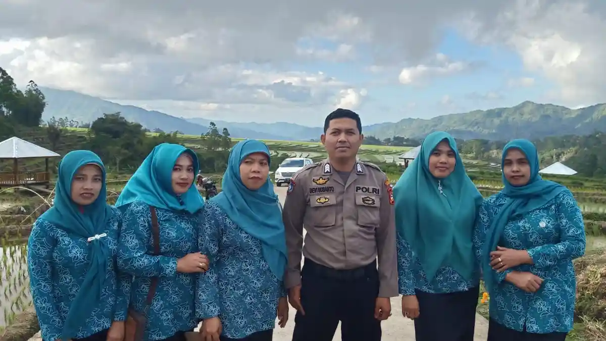 Bhabinkamtibmas Barania Sinjai Promosikan Objek Wista Kampoeng Galung