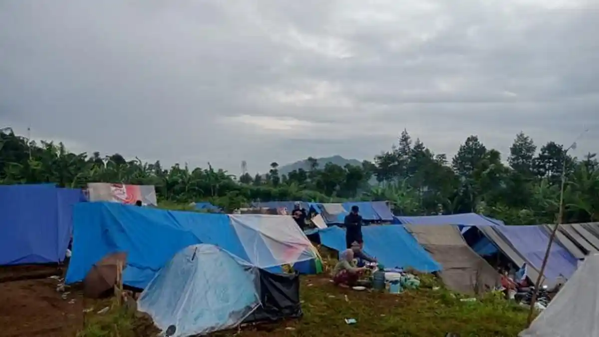 Logistik Menipis dan Akses Bantuan Terhambat, Pengungsi Korban Gempa Makan Satu Telur Berdua