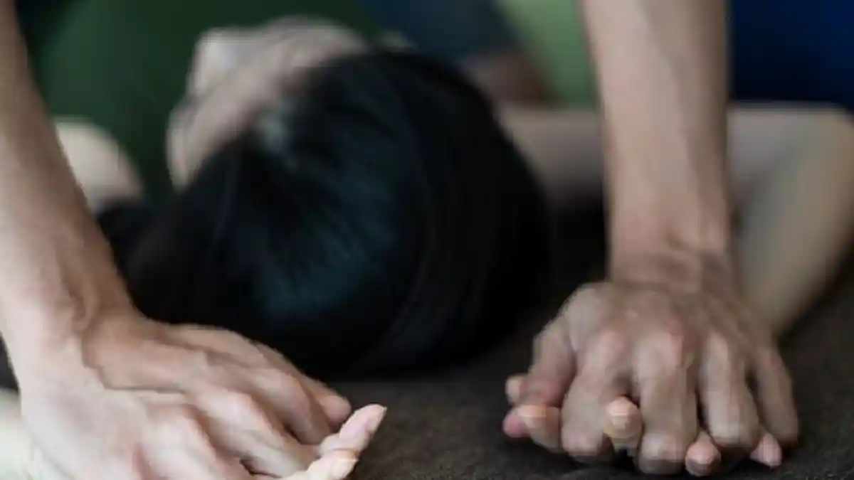 Wanita Ini tak Sadar yang Menggaulinya Ternyata Bukan Suaminya, Ketahuan Gerak-geriknya berbeda!