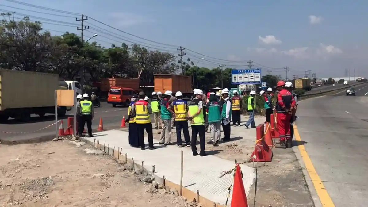 Ini Penyebab Proyek Peninggian Jembatan Tol Kaligawe Semarang Ditunda Sepekan