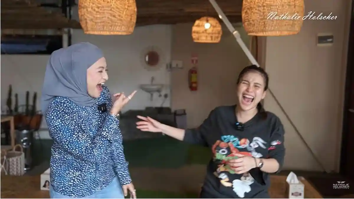 Nathalie Holscher Tertawa Disebut Janda Kaya oleh Ayu Ting Ting
