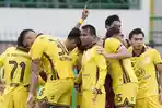 Para-pemain-Barito-Putera-melakukan-tos-bersama-sebelum-lawan-Deltras-FC-di-Liga-2.jpg