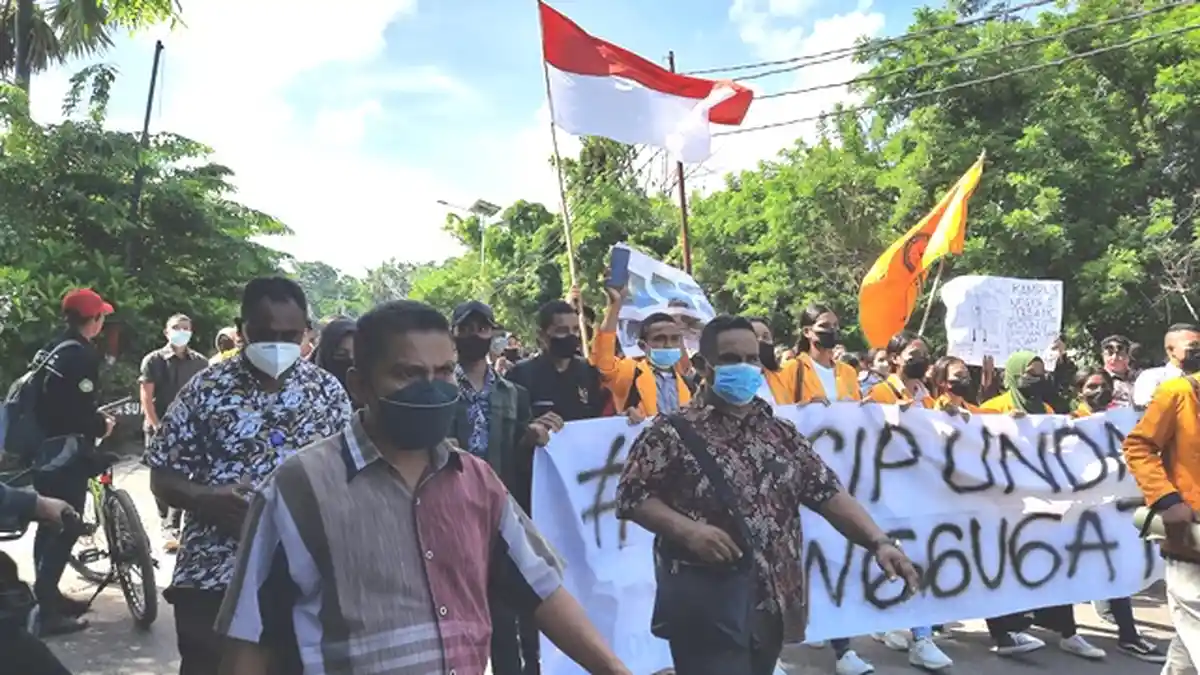 Protes Mahasiswa Fisip Undana Kupang: Kami Bukan Anak SD 