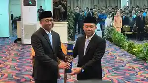 Gubernur-Lampung-Rahmat-Mirzani-Djausal-saat-melantik-Marino-Kimiawan-a.jpg