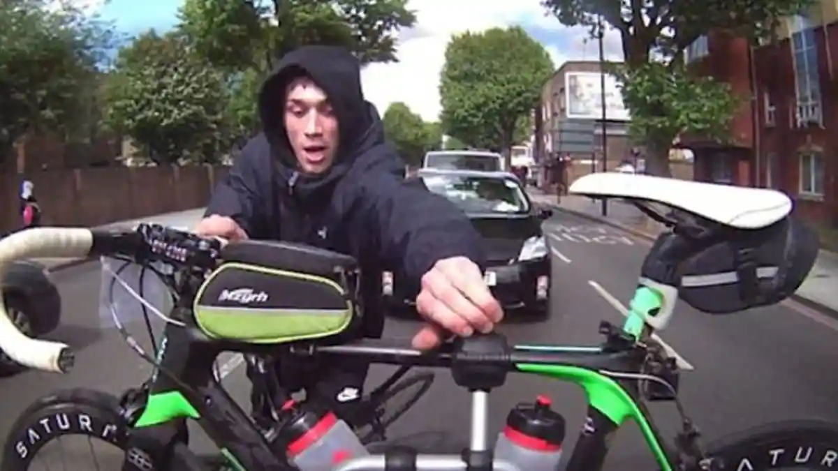 Curi Sepeda saat Car Free Day di Taman Bungkul, Pria Ini Langsung Diciduk Tim Anti Bandit di Lokasi