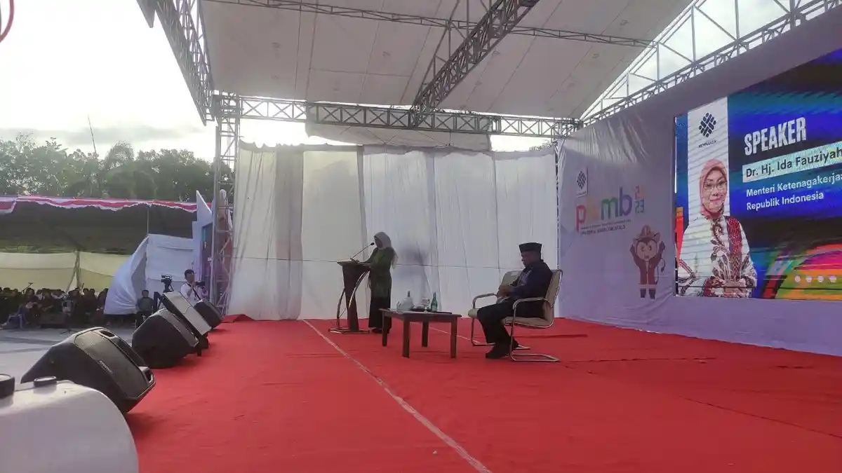 BREAKING NEWS Menteri Tenaga Kerja Ida Fauziyah Kunjungi Gorontalo