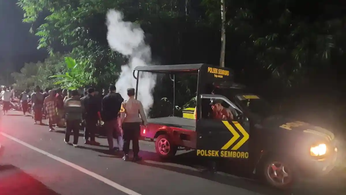 Ditolong saat Terjatuh, Pengendara Motor di Jember Malah Kabur, Kendaraan Dibakar Warga