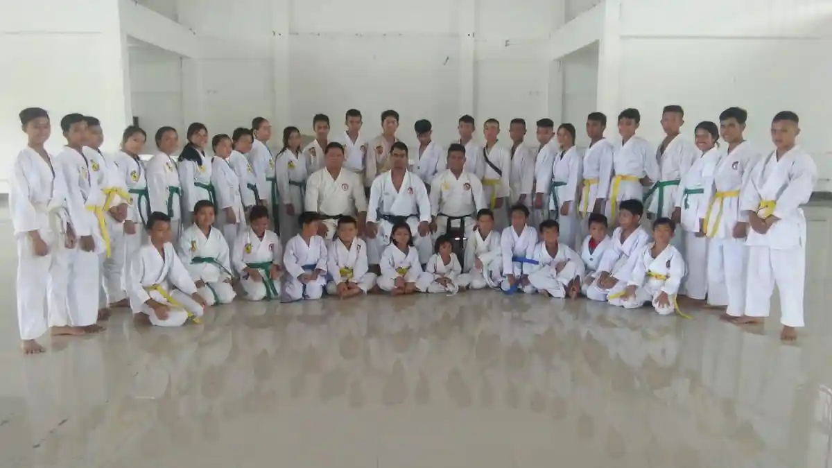 35 Karateka Pengcab Lemkari Melawi Ikuti Ujian Sabuk