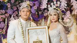 Resmi-Persunting-Mahalini-Rizky-Febian-Beri-Mahar-Uang-Hingga-Logam-Mulia.jpg
