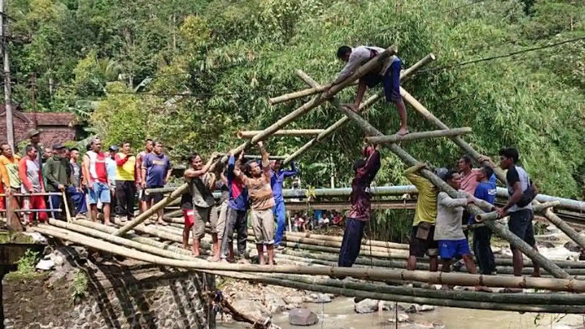 Pesisir Selatan Trenggalek Diterjang Banjir, Beberapa Jembatan Putus, Ribuan Warga Terisolir