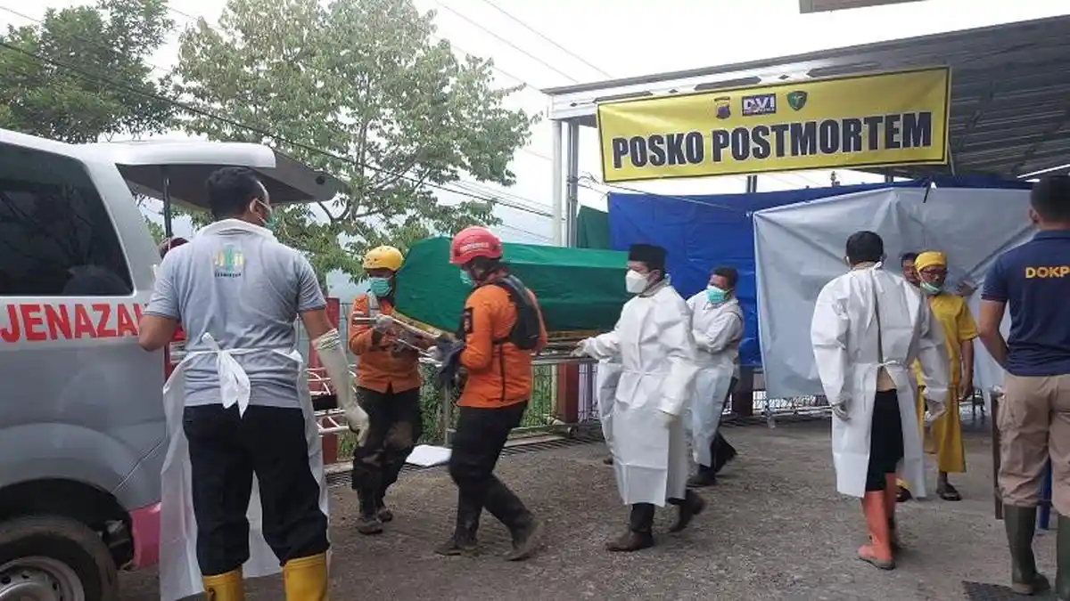 16 Korban Longsor Banjarnegara Belum Ditemukan, Warga Datangi Posko Pemulasara Jenazah Update Data