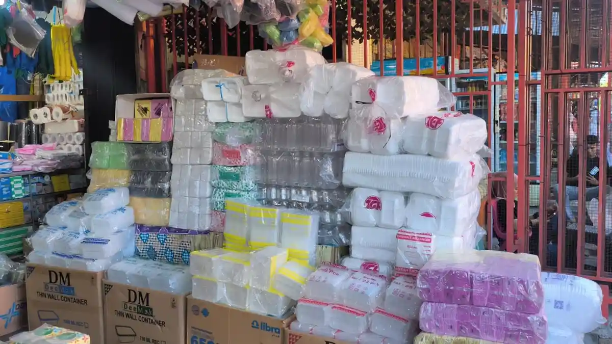 Selain Rupiah, Kelangkaan Solar Bikin Ongkos Angkut Plastik Naik Rp300 per Kilo