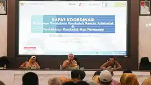 Dispendukcapil-Kediri-menggelar-Rakor-Pelayanan-Penduduk-Rentan-dan-Non-Permanen.jpg