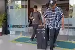 Petugas-KPK-melakukan-penggeledahan-di-Kantor-Dinas-Peternakan-Jatim.jpg