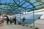 Penumpang Kapal Express Bahari Mengantri di Pelabuhan Jepara