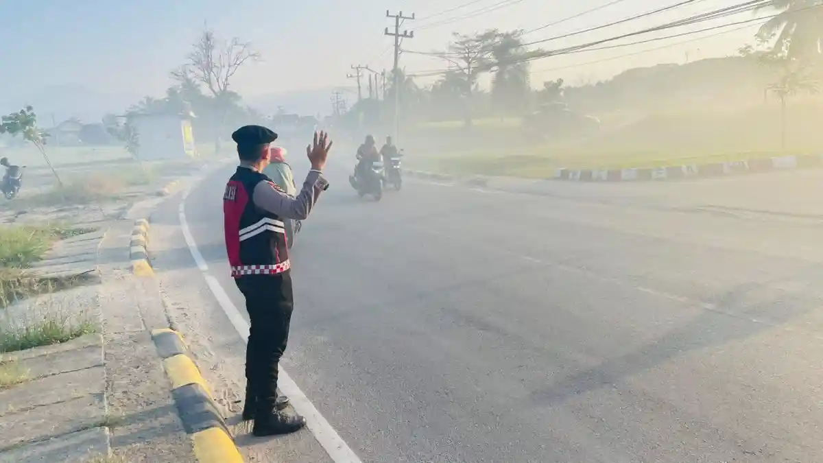 Antisipasi Kepadatan Kendaraan, Sat Samapta Polres Pesibar Lakukan PAM - Tribunlampung.co.id