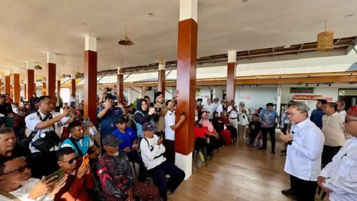 Bertemu Nelayan di Banyuwangi, Menko Zulhas Upayakan Kepastian Harga Ikan