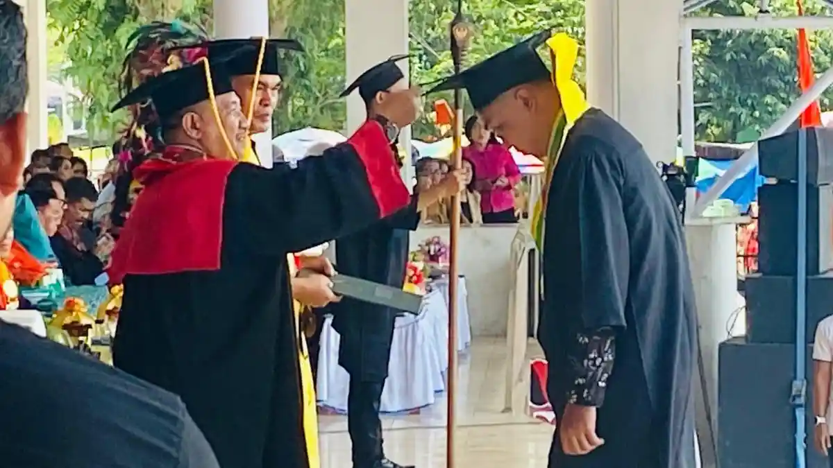Unsimar Poso Wisuda 453 Sarjana Strata Satu Angkatan XXXI