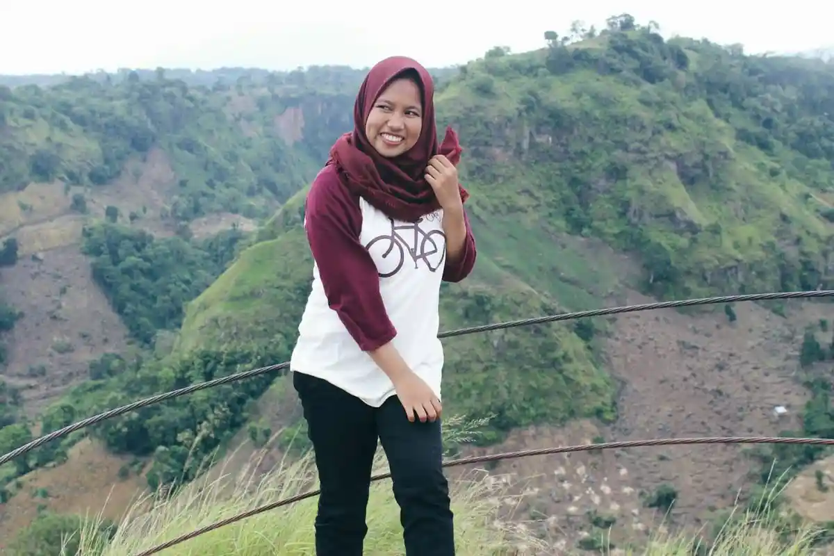 Traveling ke Jeneponto, Nur Awalia dan 10 Temannya Pakai Baju Kembaran