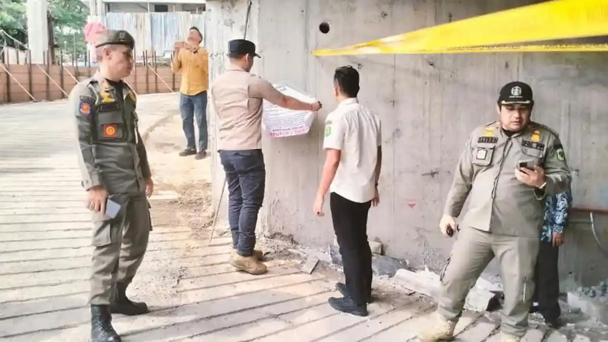 Bangunan Ilegal RS Malahayati di Jalan Diponegoro Disegel Satpol PP Medan