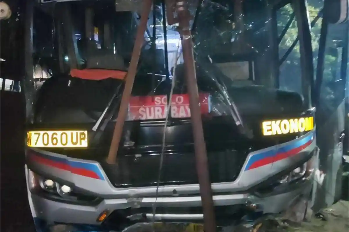 Tak Hati-Hati Saat Mau Belok, Pemotor Wanita Diseruduk Bus Sugeng Rahayu di Ngawi, 1 Orang Tewas