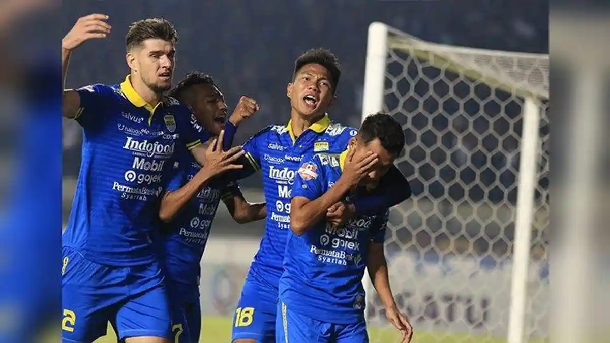 Fakta Hasil Arema FC vs Persib - Banjir Kartu Kuning, Kambuaya & Erwin Kesakitan, DDS Dekati Pato