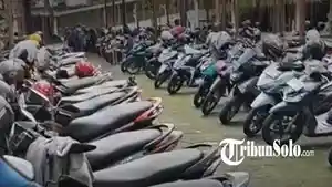 Tempat-parkir-kendaraan-roda-dua-di-Balai-Kota-Solo-1.jpg